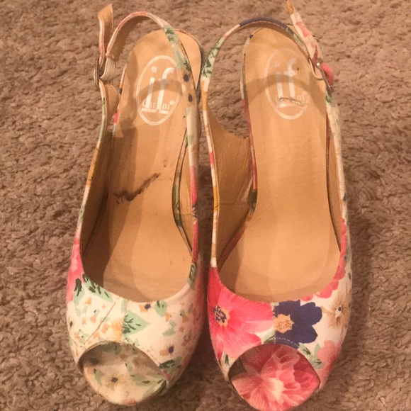 White multicolor flower heels. - Picture 2 of 4